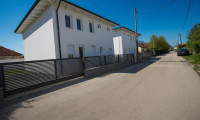 Haus - 2201, Gerasdorf bei Wien - Perfekt für Familien: Exklusives Einfamilienhaus mit uneinsehbaren Garten & Schnellbahn ums Eck - Ruhe, Sonne, Platz!