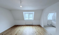 Wohnung - 1140, Wien - Helle Dachgeschosswohnung mit Charme und Ruhelage