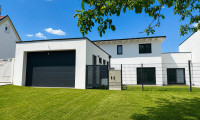 Haus - 7032, Sigleß - Wohnen mit Stil in Sigleß – Garage, Garten und Dachterrasse inklusive