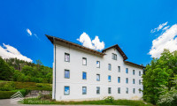 Zinshaus Renditeobjekt - 8664, Sankt Barbara im Mürztal - Sanierungsbedürftiges Wohnhaus mit 24 Wohneinheiten in Hanglage