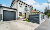 Haus - 1210, Wien - Modernes Mehrfamilienhaus mit Terrassen, Garage, Pool, Outdoorküche, Spielplatz uvm.
