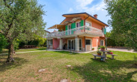 Haus - 37017, Lazise - LAZISE: FREISTEHENDE VILLA MIT ZWEI WOHNUNGEN, 800 METER VOM ZENTRUM UND ENTFERNT
