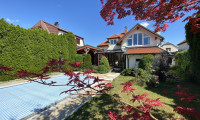 Haus - 2514, Traiskirchen - Sehr charmantes Einfamilienhaus mit traumhaftem Pool, Wintergarten, großem Carport und Garten mit einigen Extras