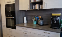Wohnung - 8793, Trofaiach - 3 Zimmer Familienwohnung mit Balkon und Parkplatz, Übernahme der Küche und Möbel möglich