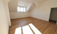 Wohnung - 8020, Graz - Lichtdurchflutetes Dachgeschoss über den Dächern der Stadt!