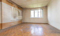 Wohnung - 1140, Wien - Kefergasse - Sanierungsbedürftige 1-Zimmer-Startwohnung in ruhiger Lage