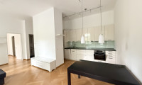 Wohnung - 1130, Wien - Schöner Altbau in einer parkähnliche Anlage!