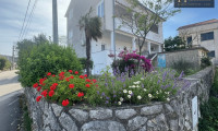 Wohnung - 42065, Jadranovo - Kroatien | Nur 250 m zum Meer | 2 Apartments mit Garten, Garage & Stellplätzen