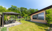 Haus - 2440, Gramatneusiedl - Bungalow mit traumhafter Grünoase, Werkstatt und Wellnessbereich - Wohnen, Entspannen und Genießen in bester Grünruhelage!