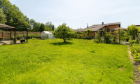 Haus - 2440, Gramatneusiedl - Bungalow mit traumhafter Grünoase | 1043m² Grundstück | Werkstatt | Wellnessbereich | Wohnen, Entspannen und Genießen in bester Grünruhelage!