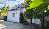 Haus - 7562, Eltendorf - Attraktives Mehrfamilienhaus mit Innenhof, Garten und Naturteich