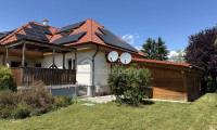 Haus - 2620, Mollram - Wohnen mit Weitblick – gepflegtes Einfamilienhaus mit Wellnessbereich, Photovoltaik und 1.268 m² Grundstück