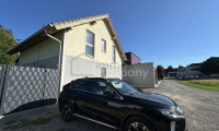 Haus - 6845, Hohenems - Einfamilienhaus Hohenems, Nahe Zentrum, großzügige Terrassenfläche mit Gartenanlage, neuer Zaun mit Sichtschutz, mehrere Außenstellplätze auf privatem Grundstück.