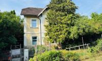 Haus - 3400, Klosterneuburg - Sanierungswürdiger Altbau mit Innenhof & Gedichten