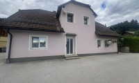Haus - 9555, Glanegg - Wohnhaus mit 3 Wohnungen