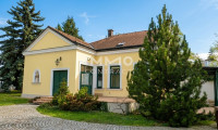 Haus - 2340, Mödling - Kleines Miethaus mit Garten und Parkplätzen mitten in Mödling