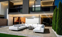 Wohnung - 8055, Graz - Luxuriöse 3-Zimmer-Gartenwohnung mit 202 m² Privatgarten, zwei optionalen Tiefgaragenplätzen und Swimmingpool-Potenzial