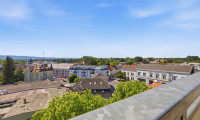Wohnung - 2000, Stockerau - Bestlage in Stockerau! Großzügige 3 Zimmer-Wohnung mit traumhaftem Fernblick, Balkon & Garage!
