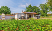 Haus - 52203, Medulin - Ferienhaus nur 200 Meter vom Meer – Nähe Medulin Charmantes Ferienhaus mit großem Potenzial Kaufpreis: 150.000 €