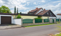 Haus - 4030, Linz - Charmante Doppelhaushälfte mit großem Grundstück, Pool und viel Potenzial für Ihre Wohnträume