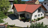Haus - 9220, Velden am Wörther See - Neuwertiges, großzügiges Wohnhaus in Velden am Wörther See – Wfl: 250m², Terrasse, Kachelofen, Fußbodenheizung