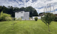 Haus - 5163, Palting - neuer Kaufpreis: Gepflegtes Zuhause nahe dem Mattsee mit großem Garten, Dachterrasse und Doppel-Carport!