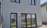 Haus - 2700, Wiener Neustadt - Modernes Wohnen mit Wohlfühlcharakter – durchdacht, hochwertig und in attraktiver Lage