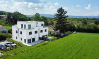 Haus - 2700, Wiener Neustadt - EXKLUSIVES WOHNEN MIT PANORAMABLICK - Moderne Doppelhaushälfte mit ca. 160 m² Wohnfläche • Nur 10 Minuten von Wiener Neustadt
