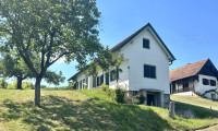 Haus - 7522, Deutsch Ehrensdorf - ... SEASONS IN THE SUN ...  Deutsch Ehrensdorf !! Charmantes und gepflegtes Kellerstöckl in uriger Dorfrandlage - ca. 2.600 m2 Eigengrund.