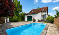 Haus - 3388, Markersdorf an der Pielach - *** Ein Wohntraum mit Urlaubsgefühl: Traumhaft gepflegtes Einfamilienhaus mit Pool, Gartenidylle, Specksteinofen, Wasser-Wasserwärmepumpe mit Fußbodenheizung in Top-Lage ***