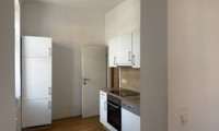 Wohnung - 8010, Graz - Klein, fein und möbliert: Charmante, lichtdurchflutete 1 Zimmer-Wohnung in zentraler Lage: geräumige 1 Zimmerwohnung, gute Küchen- und Badausstattung, modern saniert und möbliert!