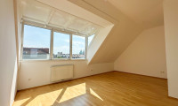 Wohnung - 1100, Wien - Hell, klimatisiert, großzügig - 2-Zimmer-Dachgeschosstraum in ruhiger Seitenstraße des 10. Bezirks - mit allgemeiner Dachterrasse