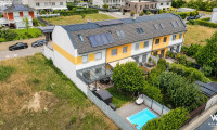 Haus - 2481, Achau - Wohnen auf höchstem Niveau – Stilvolles Reiheneckhaus auf 4 Etagen mit Pool, Sauna und Eigengarten I 2 KFZ-Abstellplätze
