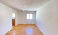 Wohnung - , keine Angabe - Teilsanierte 2-Zimmer-Wohnung in Krems mit Einbauküche und Elektroheizung um 599€!