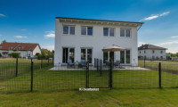 Haus - 2201, Seyring - 🌿 ERSTBEZUG – MODERNE DOPPELHAUSHÄLFTE MIT GARTEN, TERRASSE & LUFTWÄRMEPUMPE IN RUHIGER LAGE