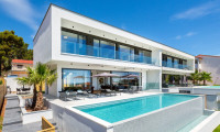 Haus - 52203, Medulin - Exklusive Designer-Villa mit Infinity-Pool und Wellnessbereich