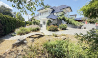 Haus - 4614, Marchtrenk - Traumhaus mit Salzwasserpool, Wellnesskeller & märchenhaftem Gartenparadies | 245 m² Nutzfläche