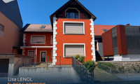 Haus - 8230, Hartberg - Stadthaus mit Geschäftsräumen, Wohneinheit, Garage und Stellplätzen – für Eigennutzer und Anleger