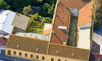 Haus - 1210, Wien - Zwei Liegenschaften im historischen Ortskern – vielseitiges Wohn-, Gewerbe- und Heurigenpotenzial