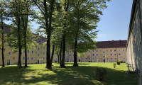 Wohnung - 4400, Steyr - Günstige Starterwohnung in herrlicher Grünlage: praktische 1-Zimmerwohnung mit heller Wohnküche und separatem Schlafzimmer im kleinen Mehrparteienhaus – ideal für Singles, Studierende oder Pendler!