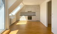 Wohnung - 1150, Wien - Wunderschöne 2-Zimmer Dachgeschosswohnung, Nibelungenviertel, Nähe Lugner City und Bundesportzentrum Schmelz