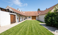 Haus - 2276, Bernhardsthal - Sonniges Landhaus mit idyllischem Garten auf großzügigem 905m2 Grundstück !