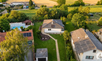 Haus - 2184, Hauskirchen - Gepflegtes Einfamilienhaus mit großem Grundstück und zahlreichen Modernisierungen