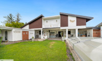 Haus - 2601, Eggendorf - Großzügiges Familienhaus mit Pool auf 1.140 m² – viel Platz, viel Potenzial