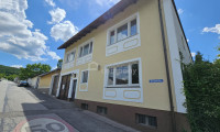 Wohnung - 2451, Hof am Leithaberge - Große Mietwohnung mit Wintergarten zum kleinen Preis in Hof/Leithagebirge!