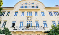 Wohnung - 1140, Wien - Großzügige 2-Zimmer-Altbauwohnung mit Potenzial