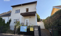 Haus - 1210, Wien - Doppelhaushälfte 4 Zimmer, 106 m², Garten & Garage – renovierungsbedürftig