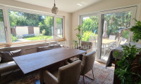 Haus - 1230, Wien - Modernisiertes Einfamilienhaus mit 500 qm Grund und Doppelgarage nahe U6-Station Alterlaa in Liesing