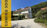 Haus - 4873, Frankenburg am Hausruck - COMING SOON! Idyllisches großzügiges Landhaus mit Einliegerwohnung / Praxis, Doppelgarage und XXXL 7.273 m² Grundstück in wunderschöner Waldrandlage in Frankenburg am Hausruck