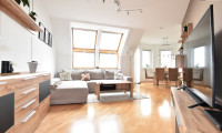 Wohnung - 2435, Ebergassing - Cool den Sommer genießen! Perfekt aufgeteilte 3-Zimmer Dachgeschoßwohnung in Wien-Nähe mit Blick Richtung Schneeberg zu vermieten!